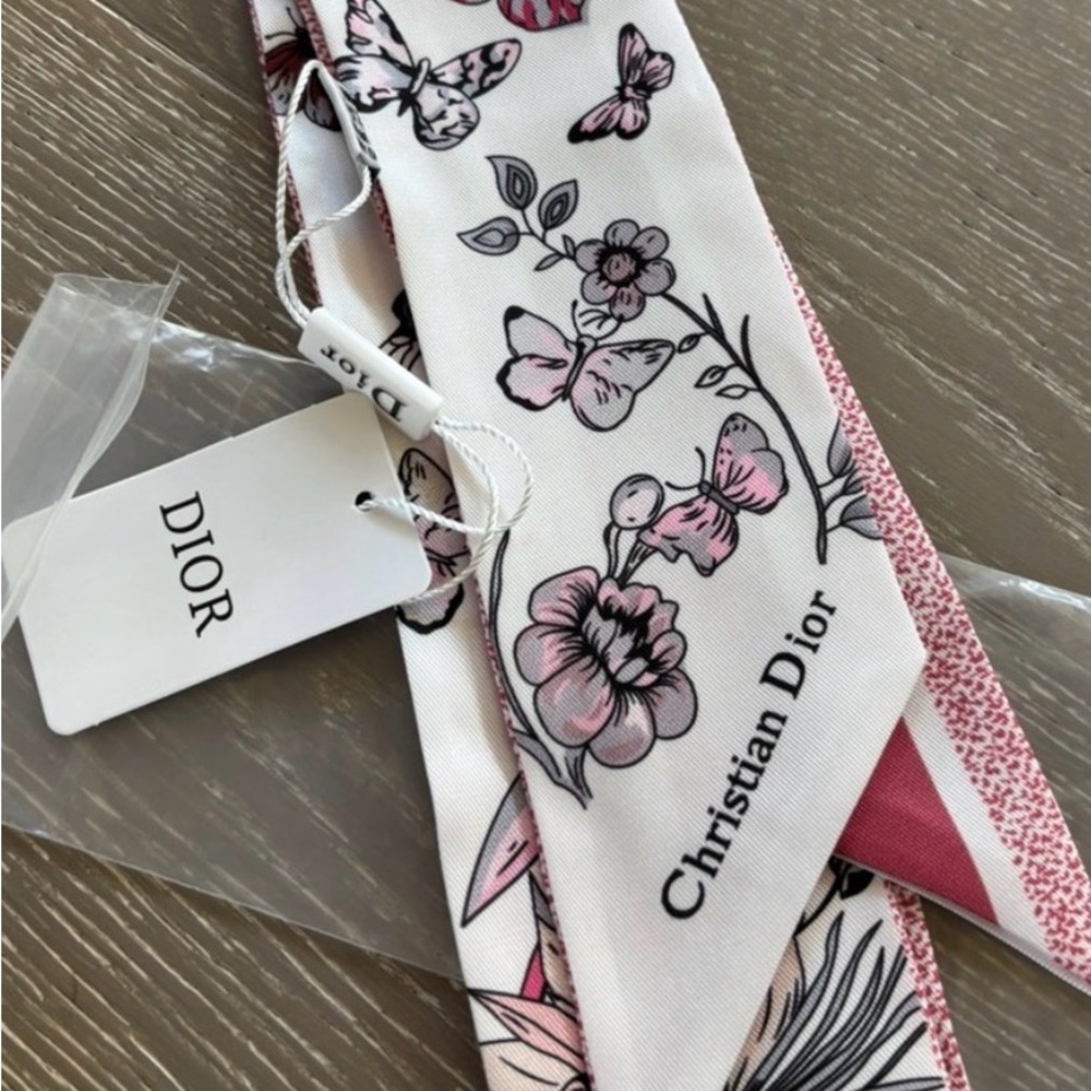 New in box, Christian Dior Pink and White Floral Tilly Scarf - Picture 3 of 4